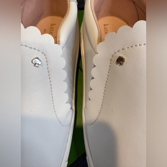 Kate Spade Scallop Slip-ons White Leather Womens 9.5 New - Picture 2 of 8